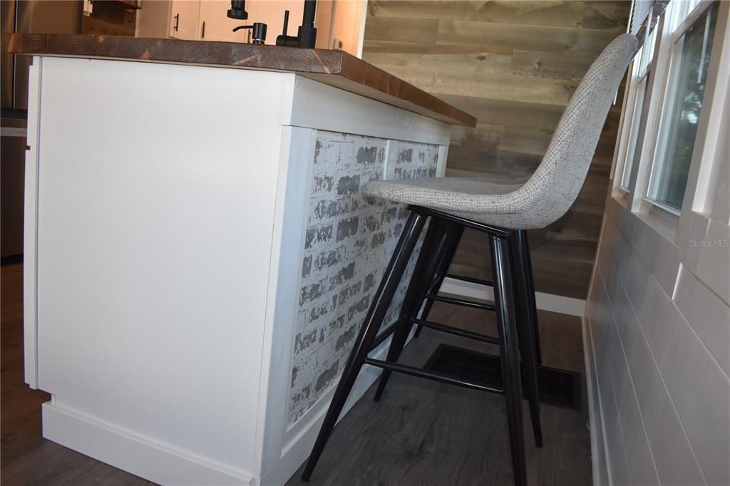 На продажу: $174,900 (2 спален, 1 ванн, 770 Квадратных фут)