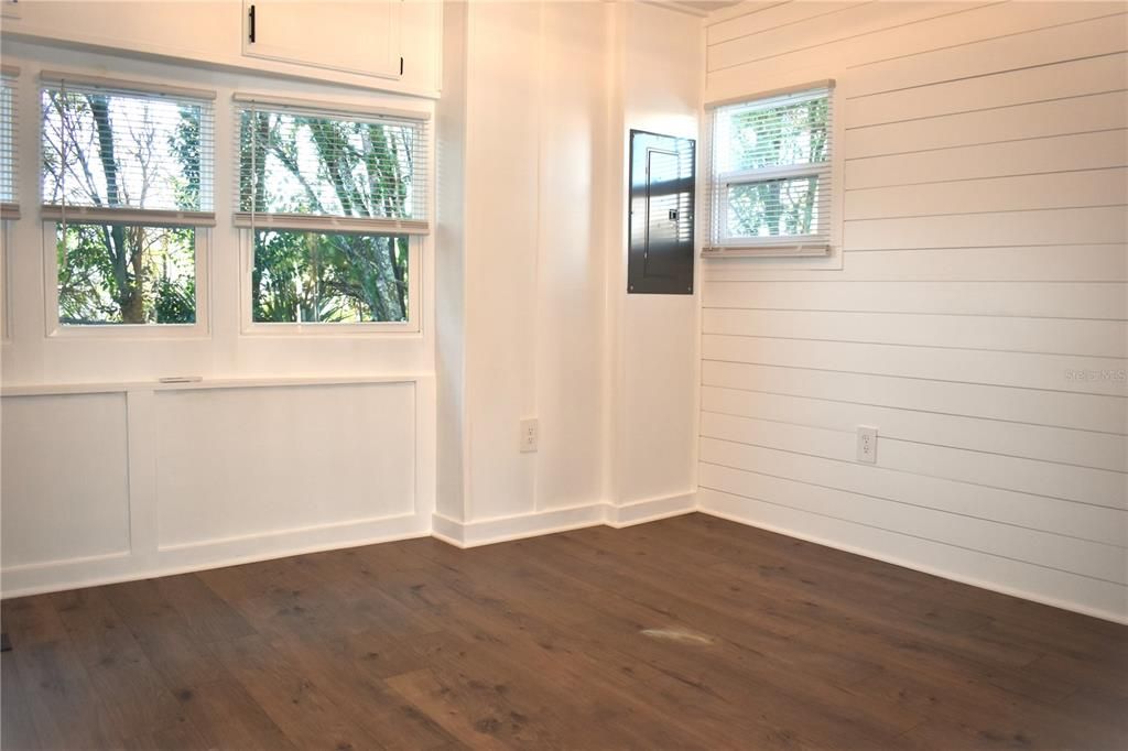 На продажу: $174,900 (2 спален, 1 ванн, 770 Квадратных фут)