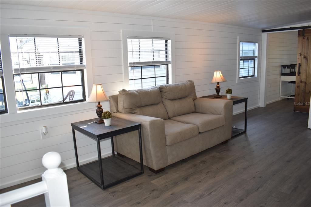 На продажу: $174,900 (2 спален, 1 ванн, 770 Квадратных фут)