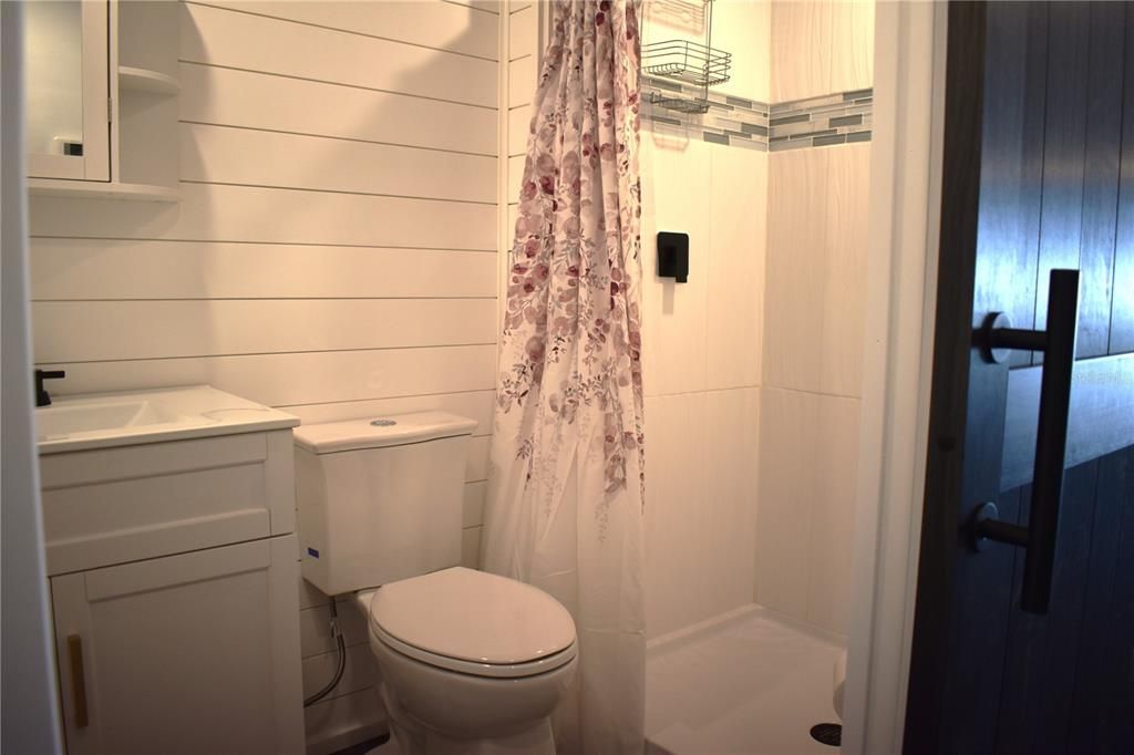 На продажу: $174,900 (2 спален, 1 ванн, 770 Квадратных фут)