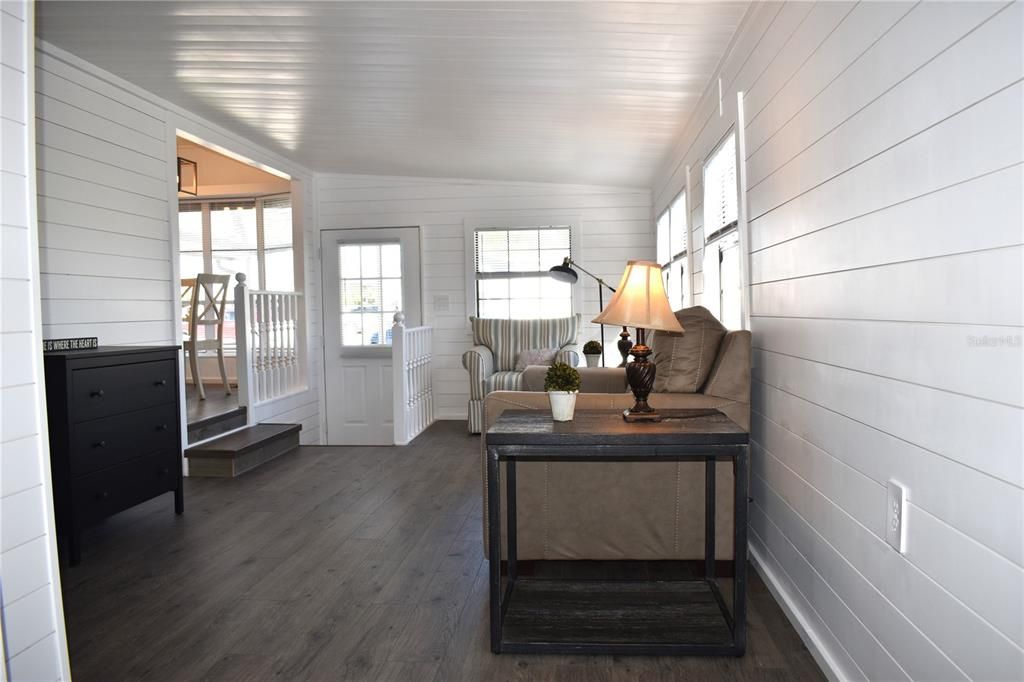 На продажу: $174,900 (2 спален, 1 ванн, 770 Квадратных фут)