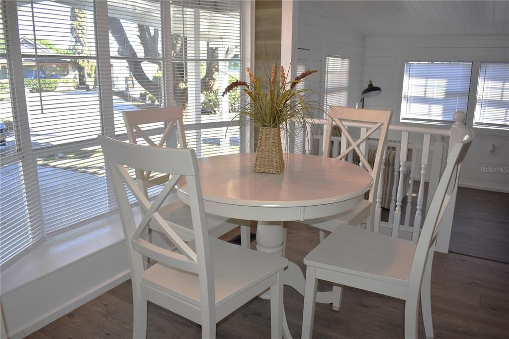 На продажу: $174,900 (2 спален, 1 ванн, 770 Квадратных фут)