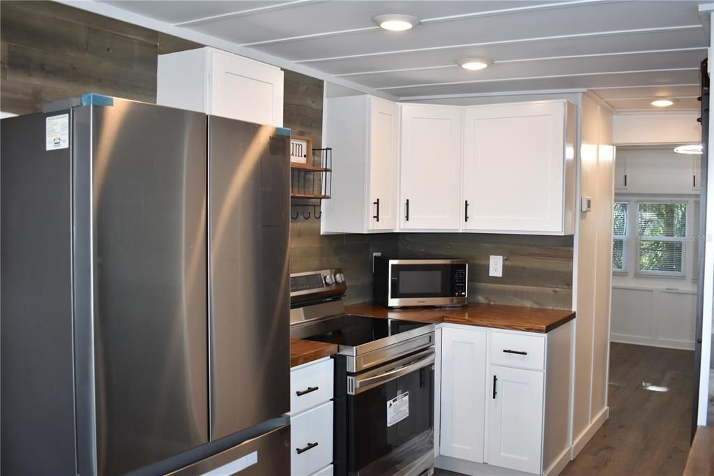 На продажу: $174,900 (2 спален, 1 ванн, 770 Квадратных фут)