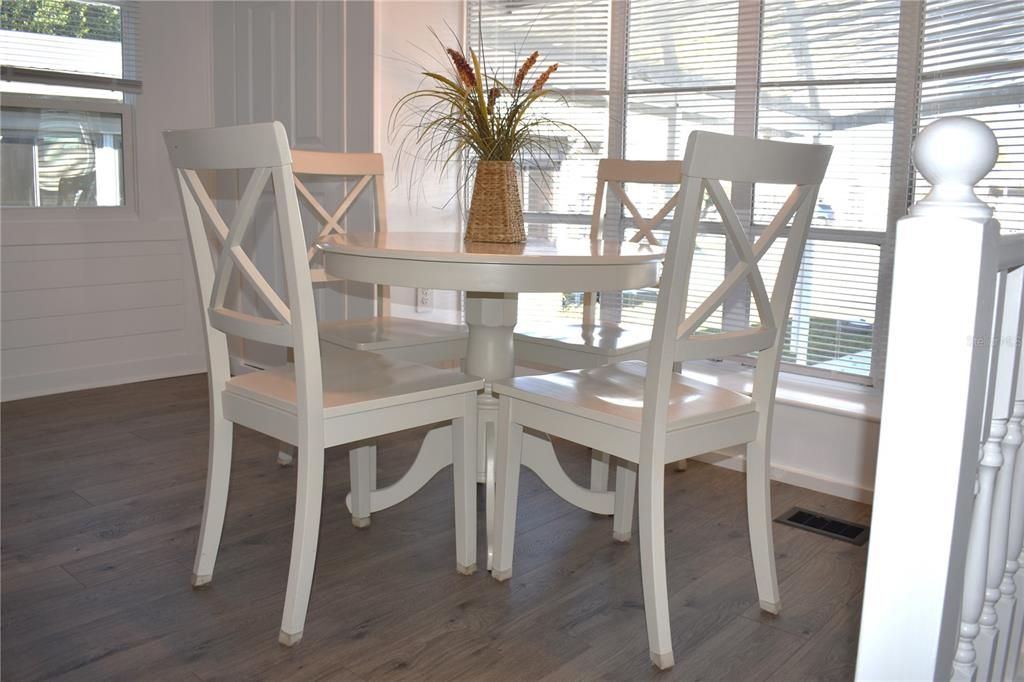 На продажу: $174,900 (2 спален, 1 ванн, 770 Квадратных фут)