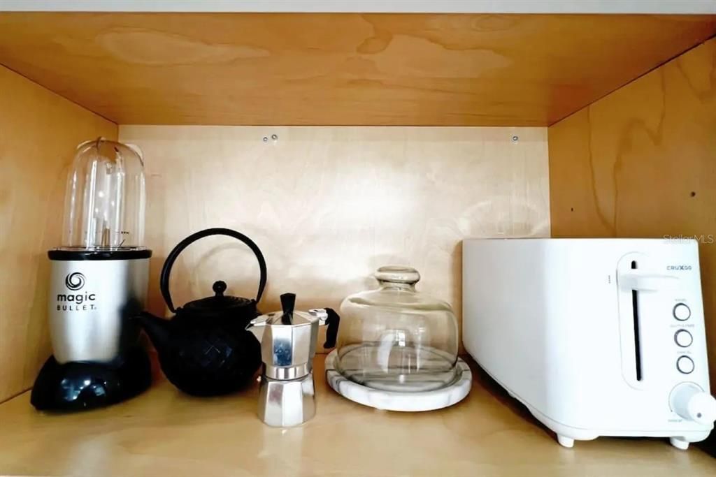 For Sale: $170,000 (1 beds, 1 baths, 464 Square Feet)