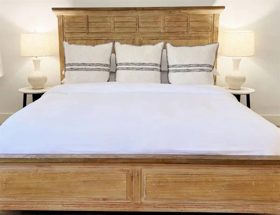 For Sale: $170,000 (1 beds, 1 baths, 464 Square Feet)