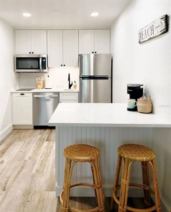 For Sale: $170,000 (1 beds, 1 baths, 464 Square Feet)