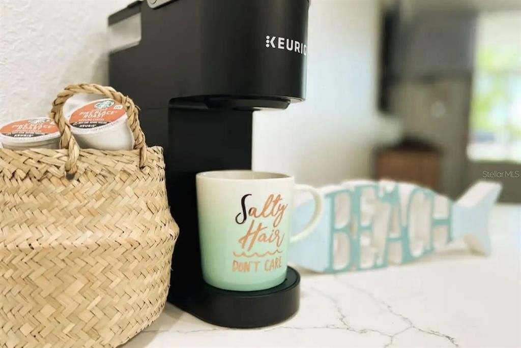 For Sale: $170,000 (1 beds, 1 baths, 464 Square Feet)