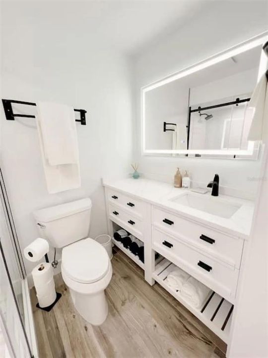 For Sale: $170,000 (1 beds, 1 baths, 464 Square Feet)