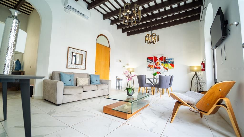 En Venta: $575,000 (1 camas, 1 baños, 823 Pies cuadrados)