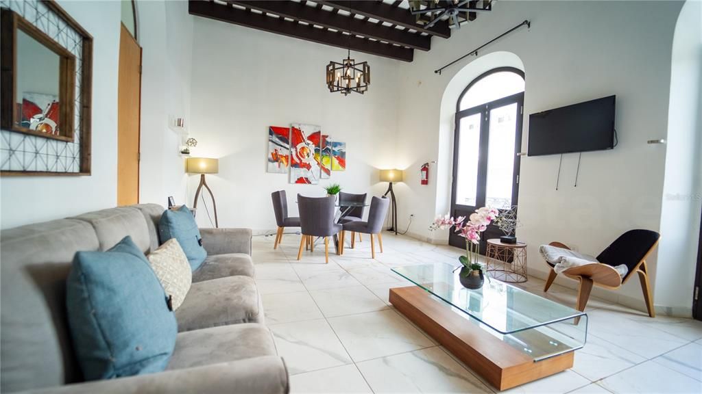 En Venta: $575,000 (1 camas, 1 baños, 823 Pies cuadrados)