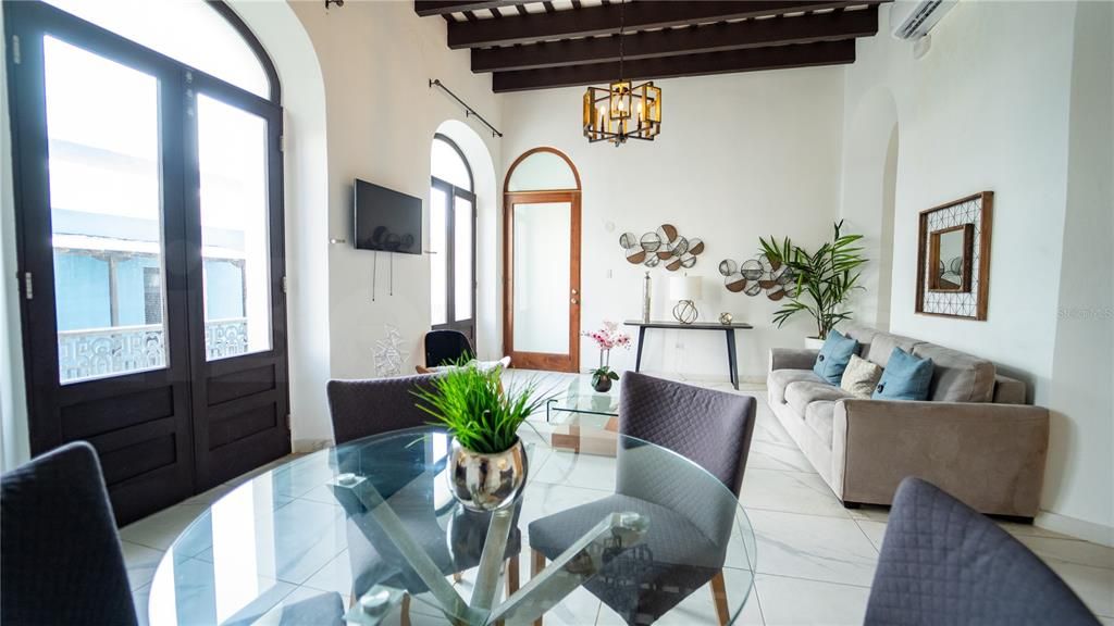 En Venta: $575,000 (1 camas, 1 baños, 823 Pies cuadrados)