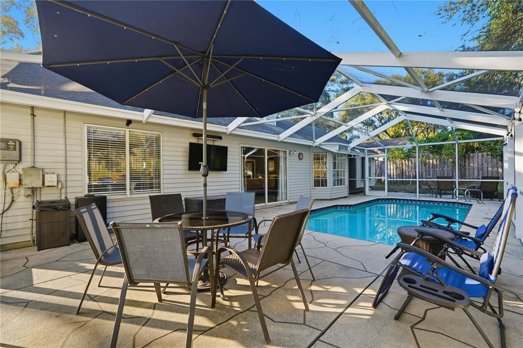 合同活跃: $450,000 (3 贝兹, 2 浴室, 1680 平方英尺)