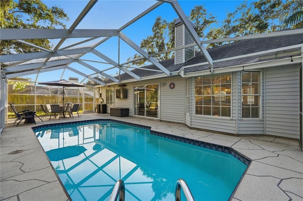 合同活跃: $450,000 (3 贝兹, 2 浴室, 1680 平方英尺)