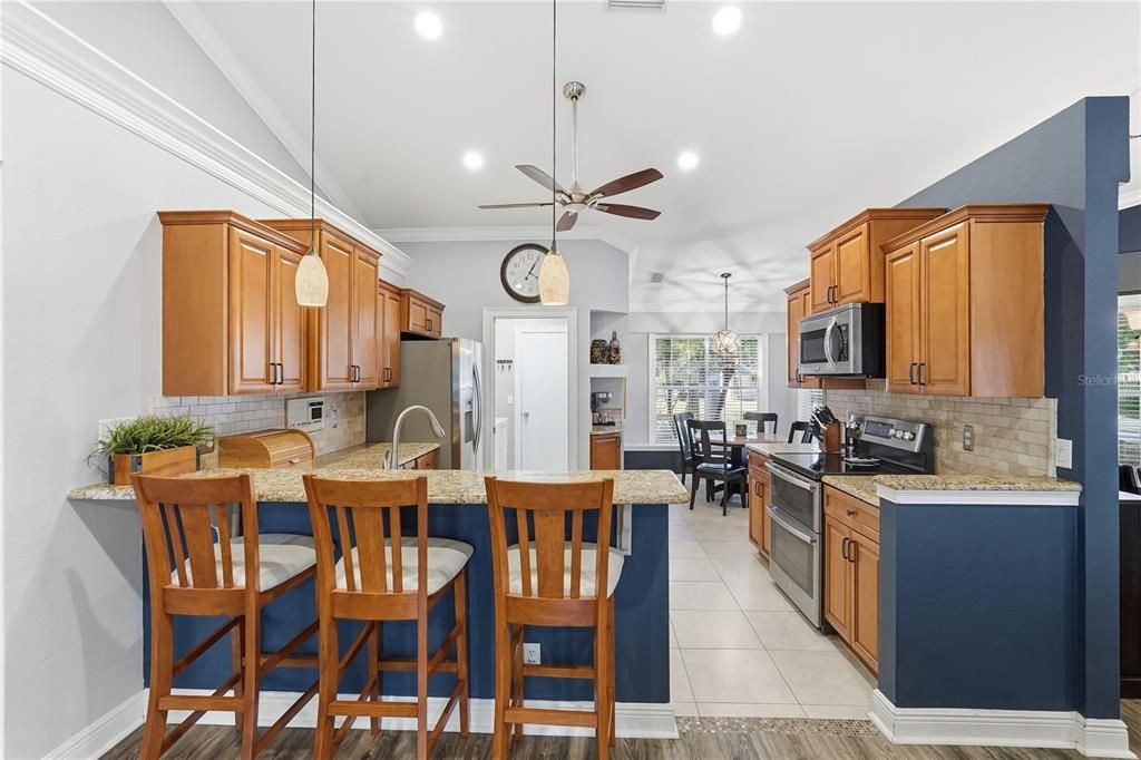 合同活跃: $450,000 (3 贝兹, 2 浴室, 1680 平方英尺)