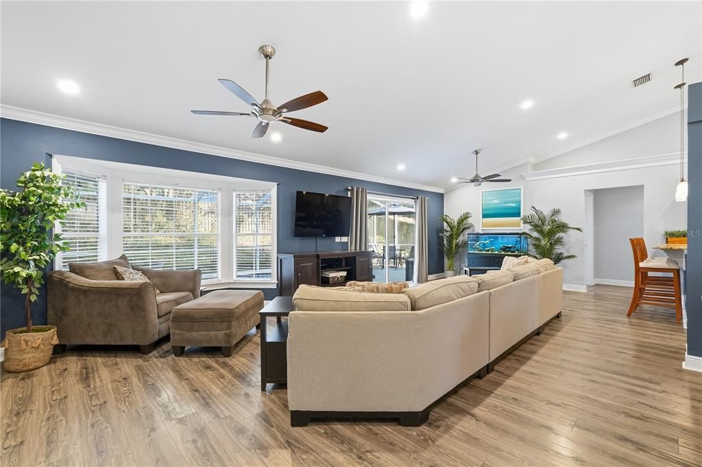 合同活跃: $450,000 (3 贝兹, 2 浴室, 1680 平方英尺)