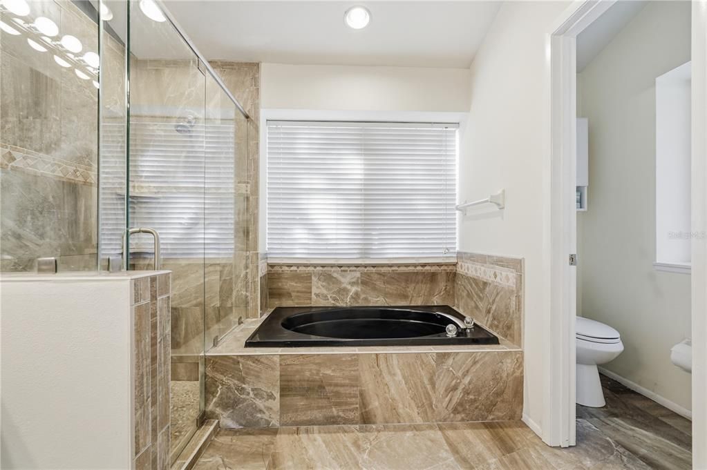 合同活跃: $450,000 (3 贝兹, 2 浴室, 1680 平方英尺)