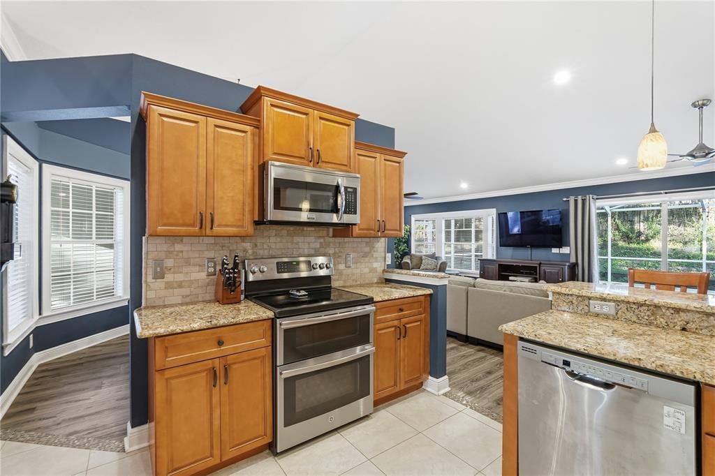 合同活跃: $450,000 (3 贝兹, 2 浴室, 1680 平方英尺)