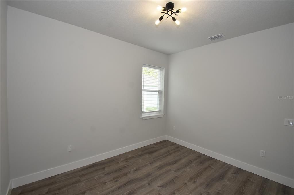 Active With Contract: $559,000 (6 beds, 0 baths, 2735 Square Feet)