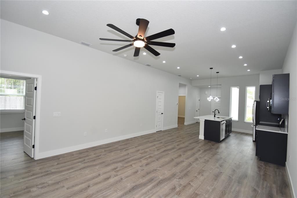 Active With Contract: $559,000 (6 beds, 0 baths, 2735 Square Feet)