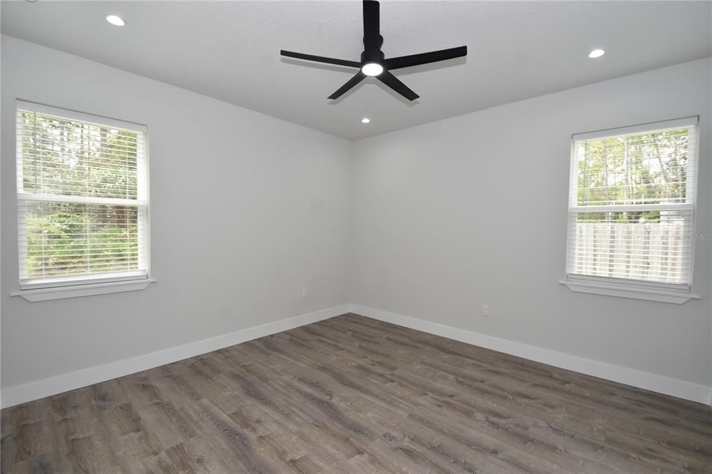 Active With Contract: $559,000 (6 beds, 0 baths, 2735 Square Feet)