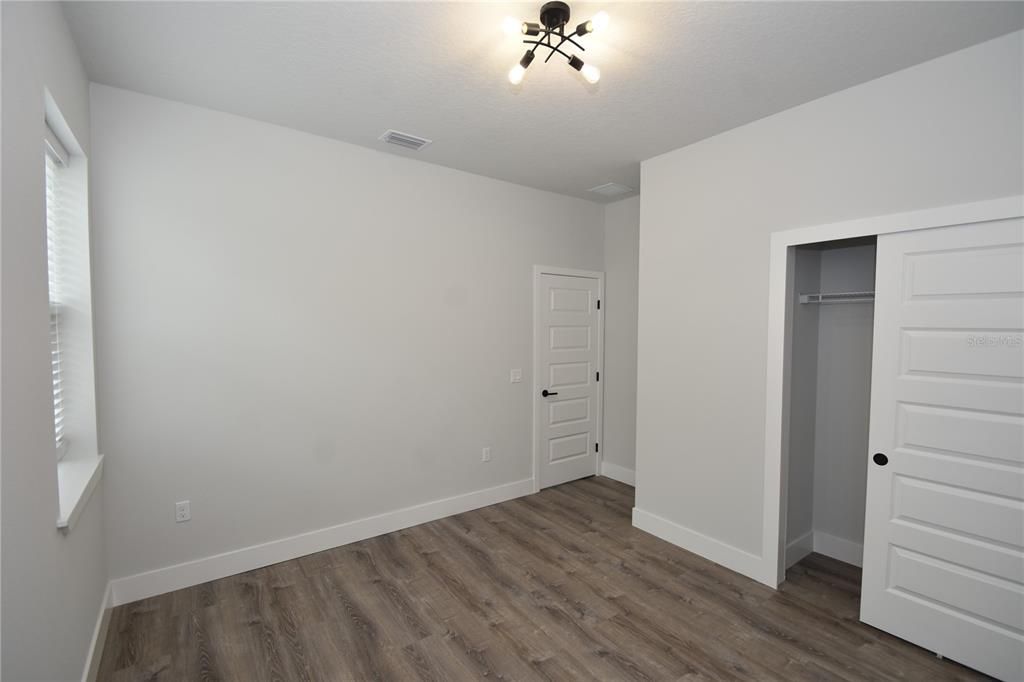 Active With Contract: $559,000 (6 beds, 0 baths, 2735 Square Feet)