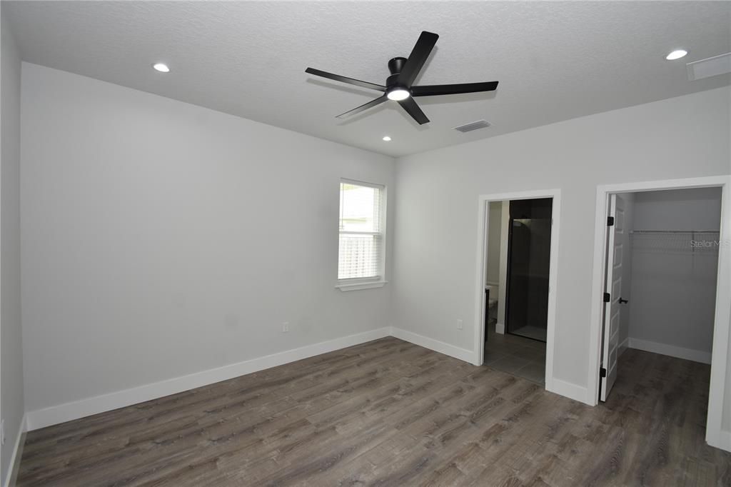 Active With Contract: $559,000 (6 beds, 0 baths, 2735 Square Feet)