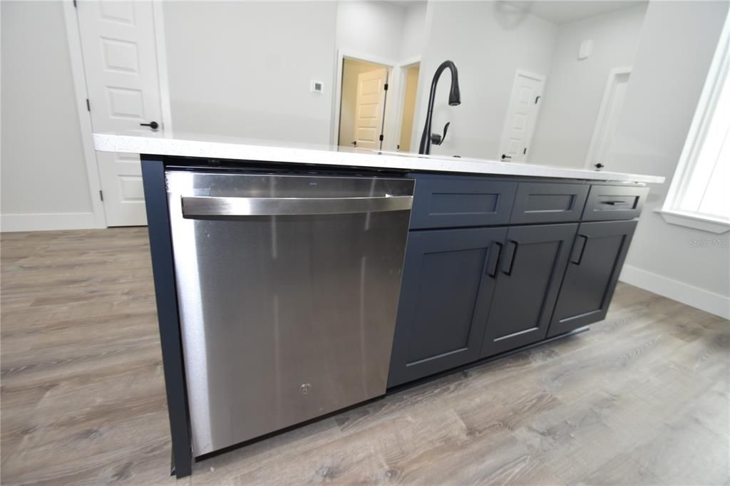 Active With Contract: $559,000 (6 beds, 0 baths, 2735 Square Feet)