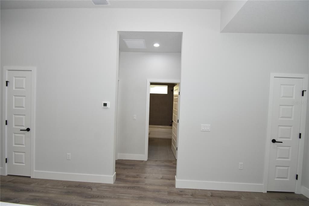 Active With Contract: $559,000 (6 beds, 0 baths, 2735 Square Feet)