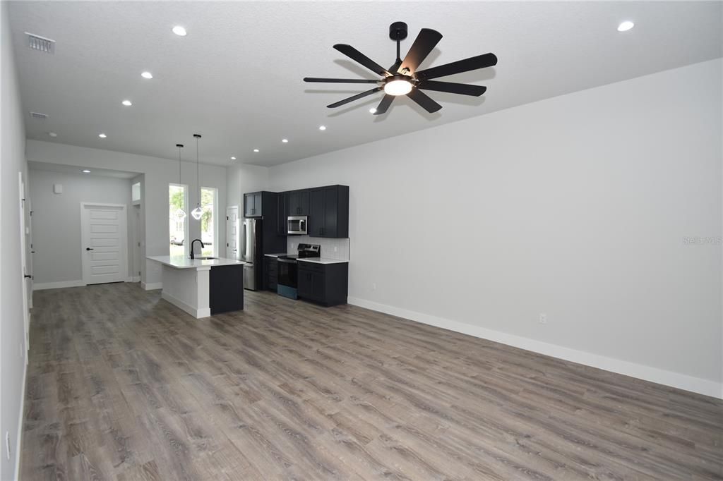 Active With Contract: $559,000 (6 beds, 0 baths, 2735 Square Feet)