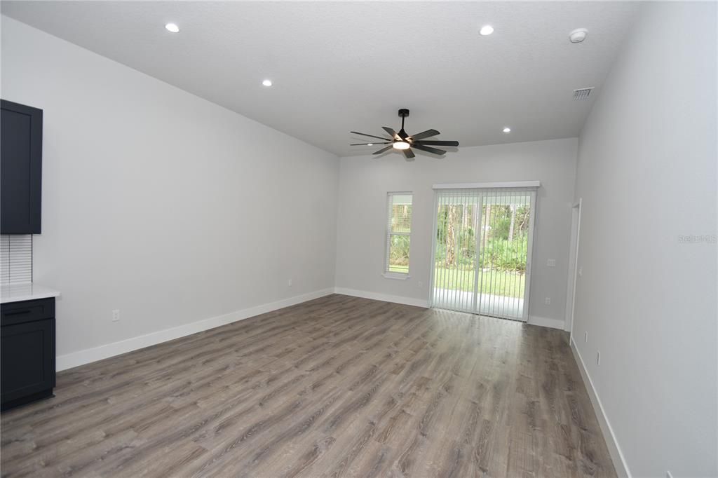 Active With Contract: $559,000 (6 beds, 0 baths, 2735 Square Feet)