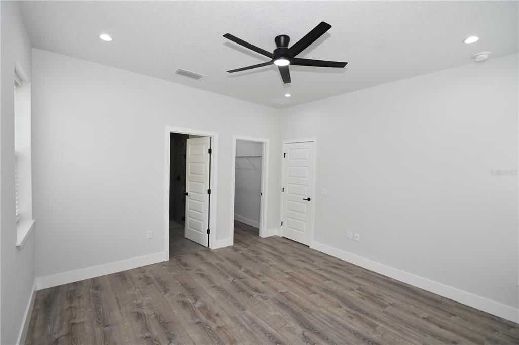 Active With Contract: $559,000 (6 beds, 0 baths, 2735 Square Feet)