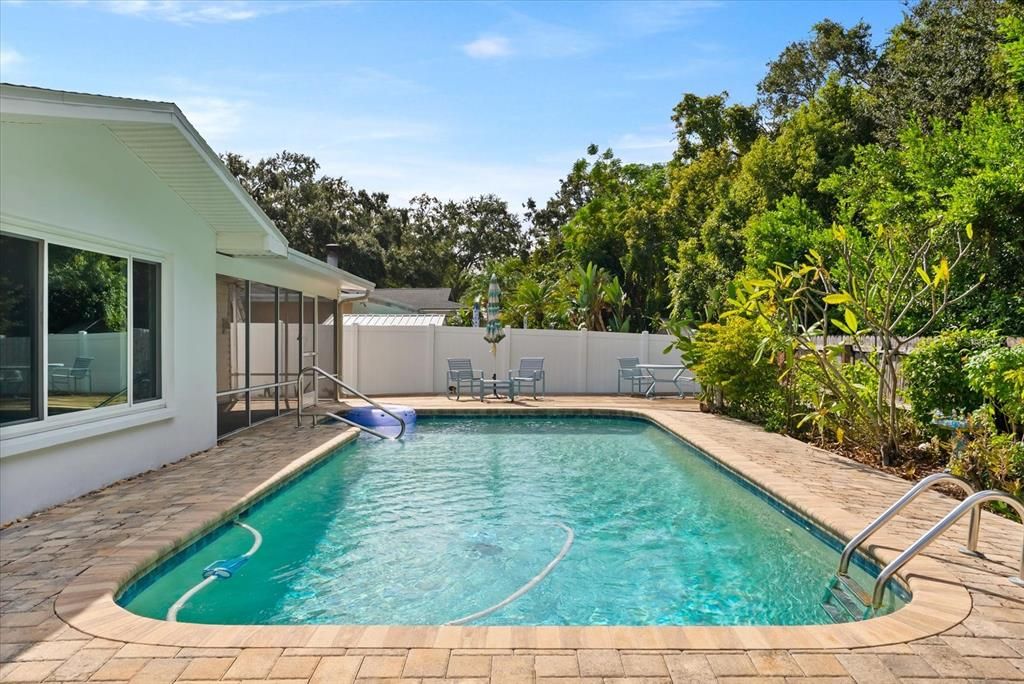 Active With Contract: $549,000 (2 beds, 2 baths, 1530 Square Feet)