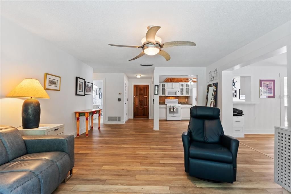 Active With Contract: $549,000 (2 beds, 2 baths, 1530 Square Feet)