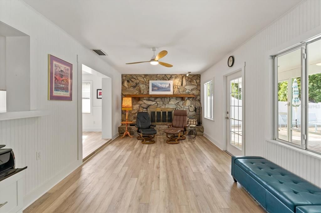 Active With Contract: $549,000 (2 beds, 2 baths, 1530 Square Feet)