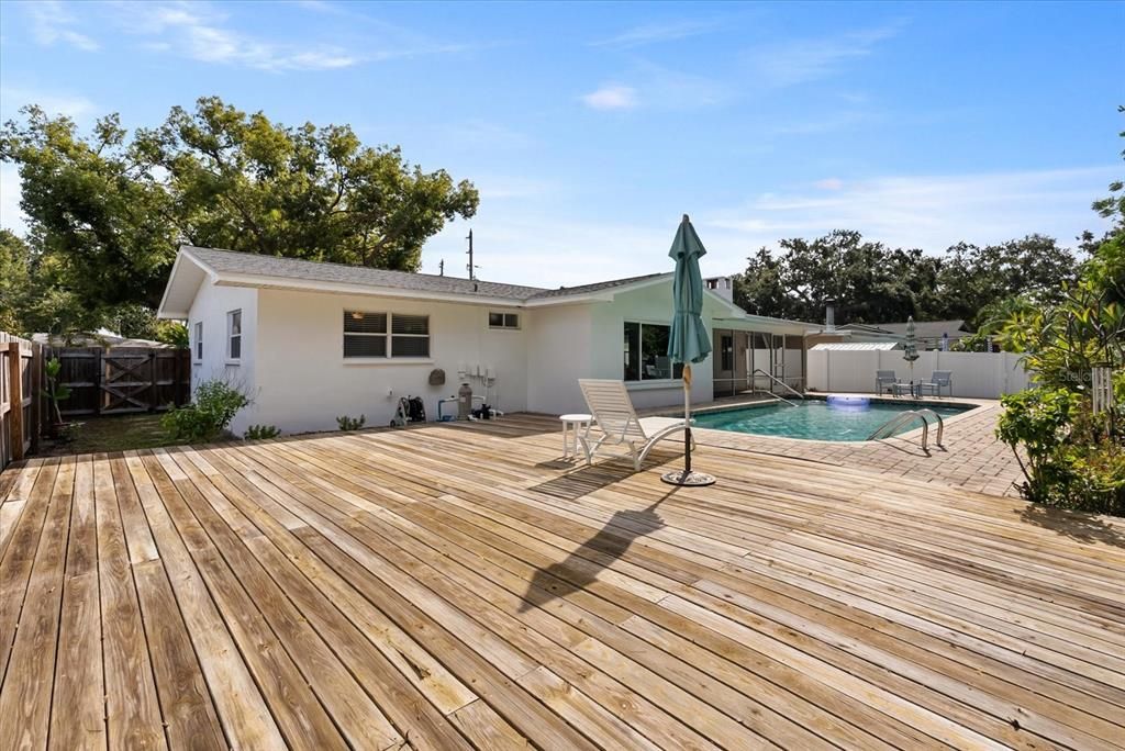 Active With Contract: $549,000 (2 beds, 2 baths, 1530 Square Feet)