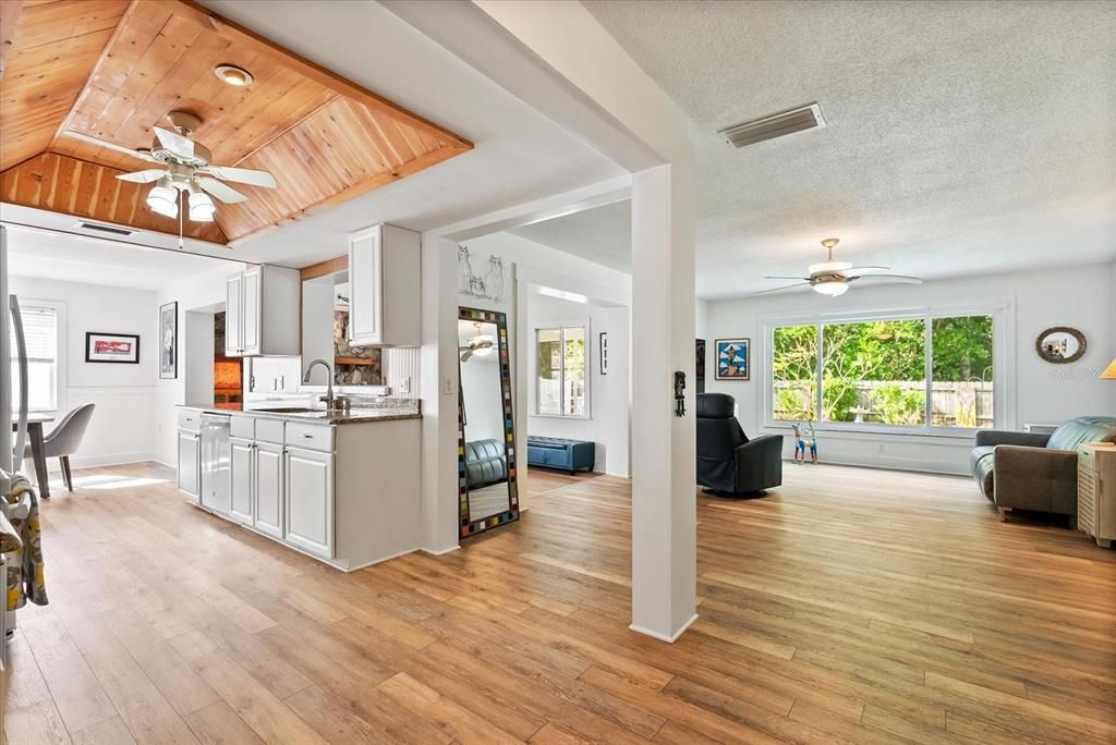 Active With Contract: $549,000 (2 beds, 2 baths, 1530 Square Feet)