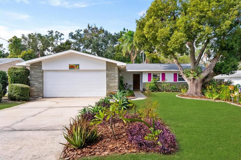 Active With Contract: $549,000 (2 beds, 2 baths, 1530 Square Feet)