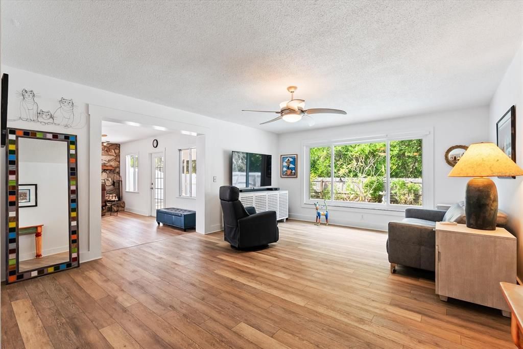 Active With Contract: $549,000 (2 beds, 2 baths, 1530 Square Feet)