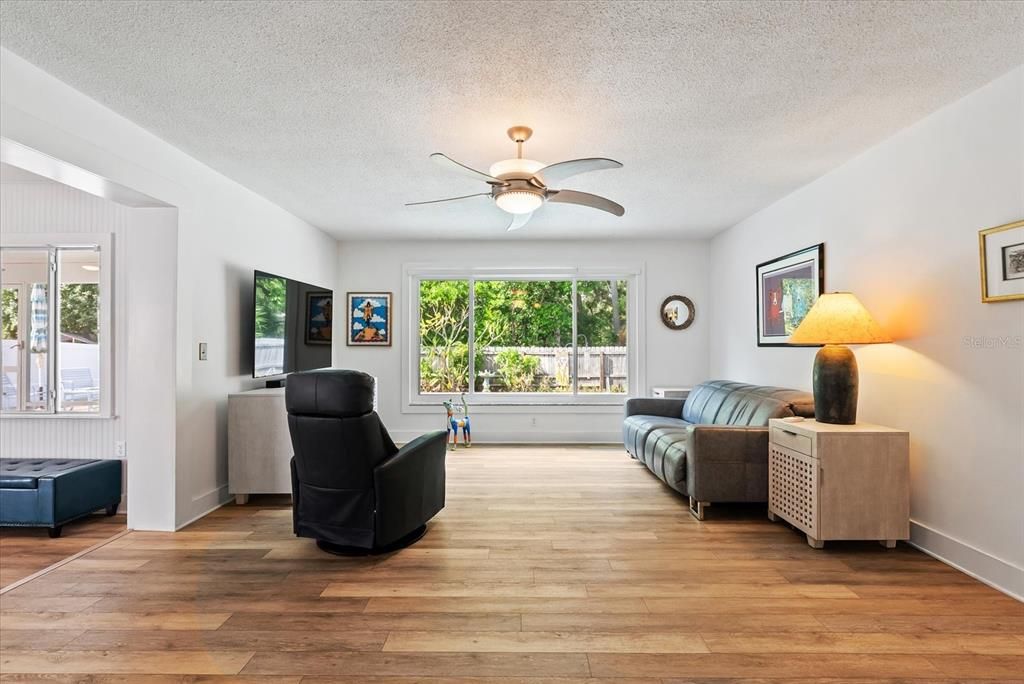 Active With Contract: $549,000 (2 beds, 2 baths, 1530 Square Feet)