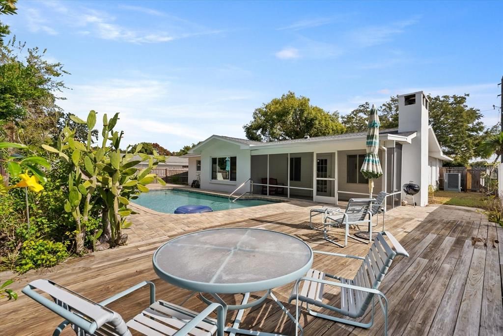 Active With Contract: $549,000 (2 beds, 2 baths, 1530 Square Feet)