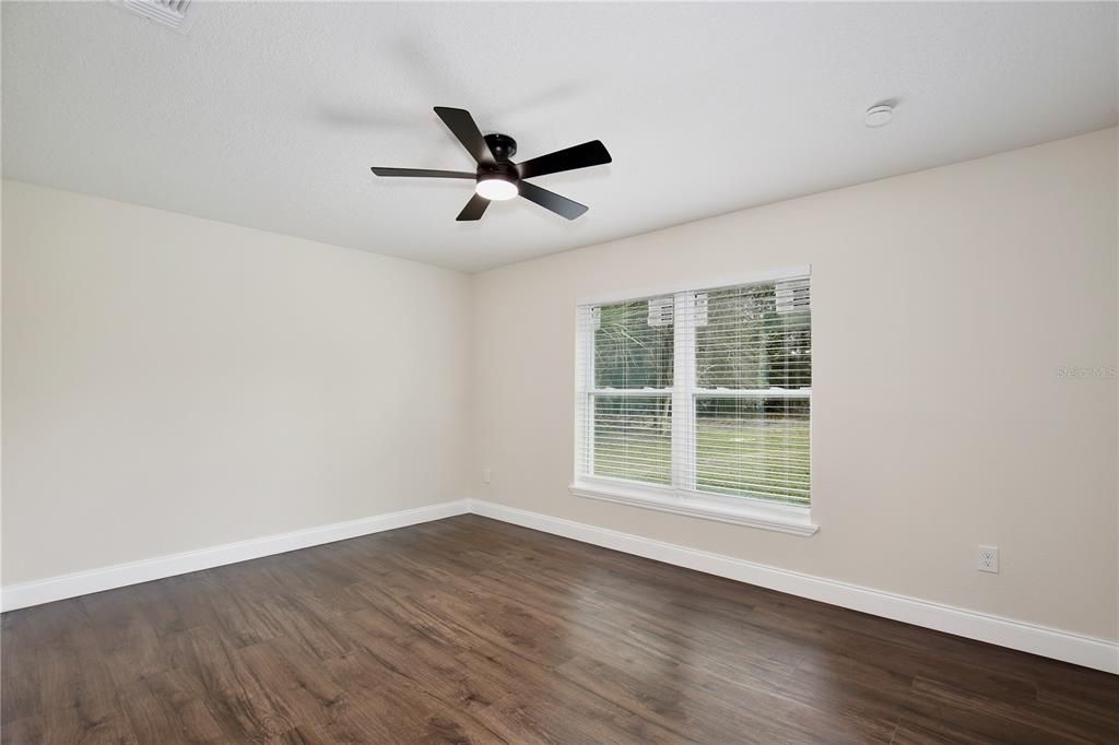 En Venta: $680,000 (4 camas, 2 baños, 1728 Pies cuadrados)