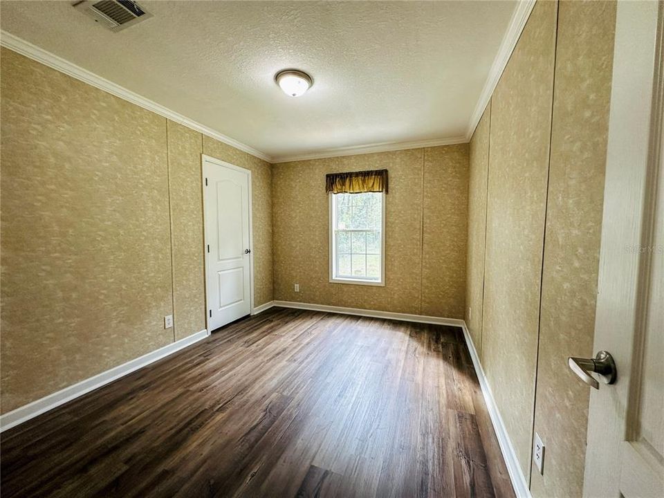 Active With Contract: $209,900 (3 beds, 2 baths, 1276 Square Feet)