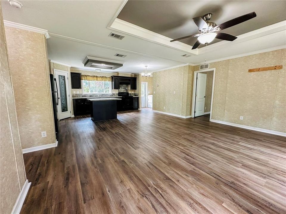 Active With Contract: $209,900 (3 beds, 2 baths, 1276 Square Feet)