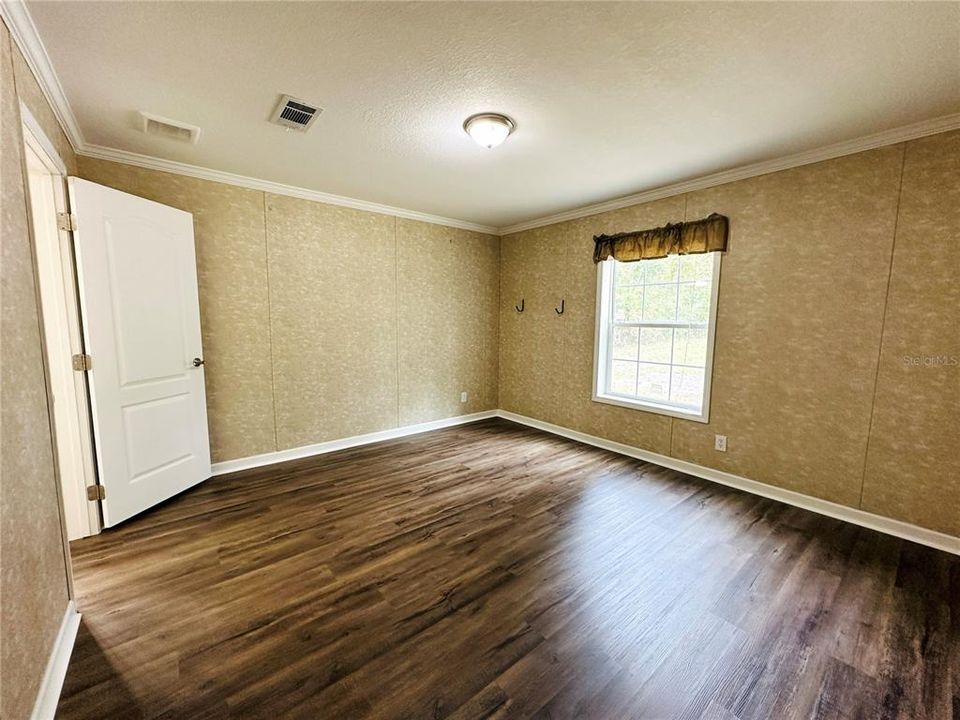 Active With Contract: $209,900 (3 beds, 2 baths, 1276 Square Feet)