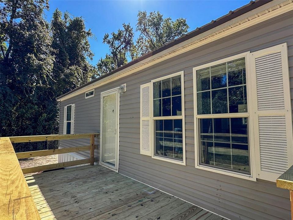 Active With Contract: $209,900 (3 beds, 2 baths, 1276 Square Feet)