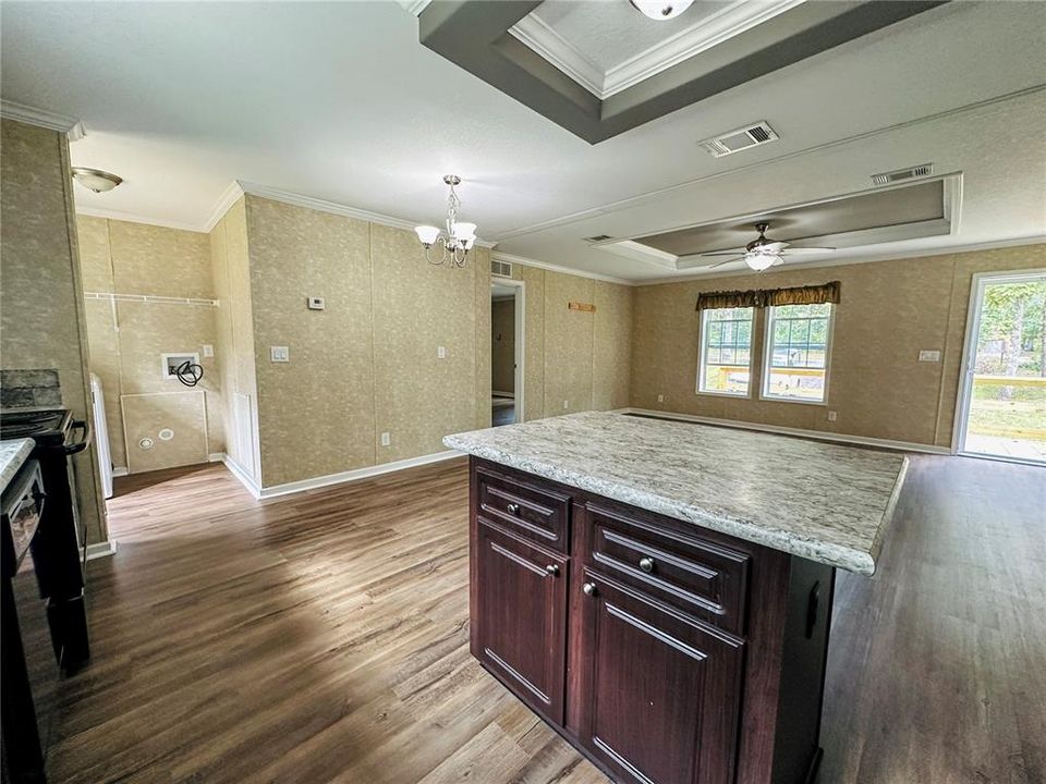 Active With Contract: $209,900 (3 beds, 2 baths, 1276 Square Feet)