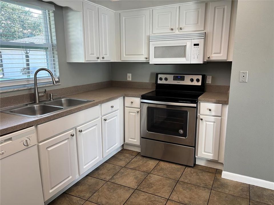 For Rent: $1,850 (2 beds, 2 baths, 1377 Square Feet)