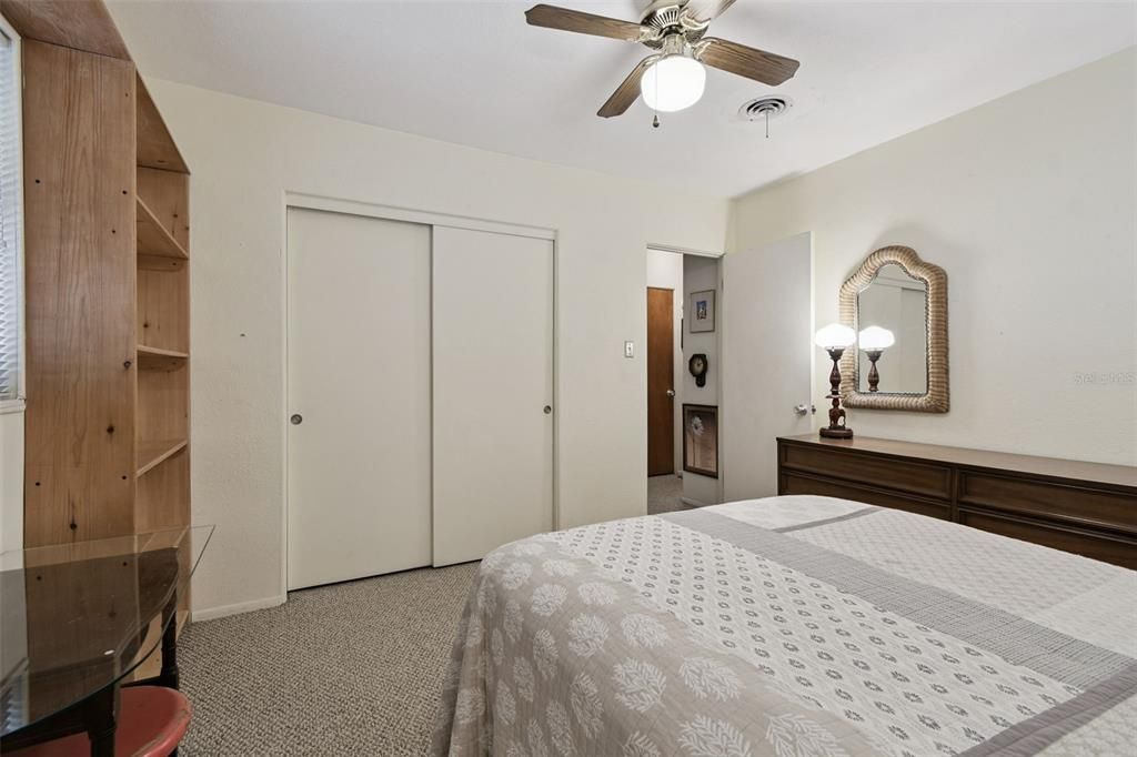 合同活跃: $325,000 (2 贝兹, 2 浴室, 1376 平方英尺)