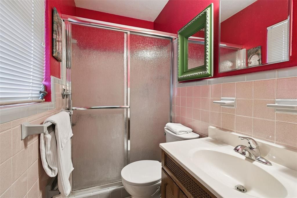 合同活跃: $325,000 (2 贝兹, 2 浴室, 1376 平方英尺)